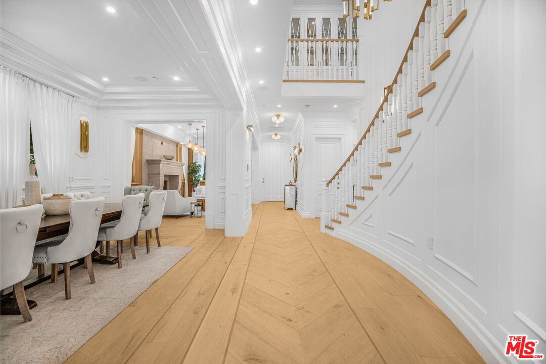 Chandelier, Dining room, Interior, Pendant Lights, Recessed Lighting, Wood Texture Flooring