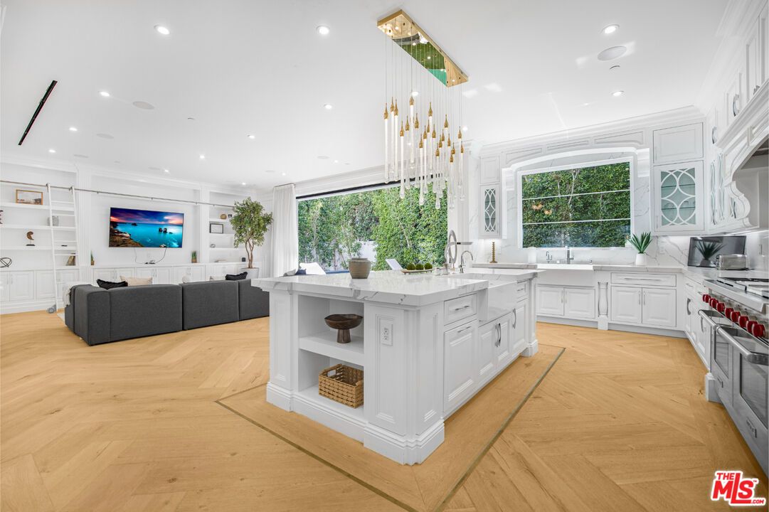 Interior, Kitchen, Living room, Pendant Lights, Recessed Lighting, Wood Texture Flooring
