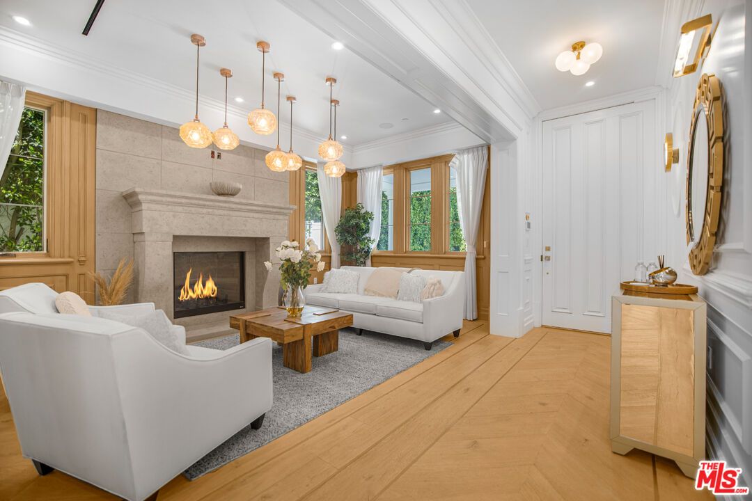 Fireplace, Interior, Living room, Pendant Lights, Recessed Lighting, Wood Texture Flooring