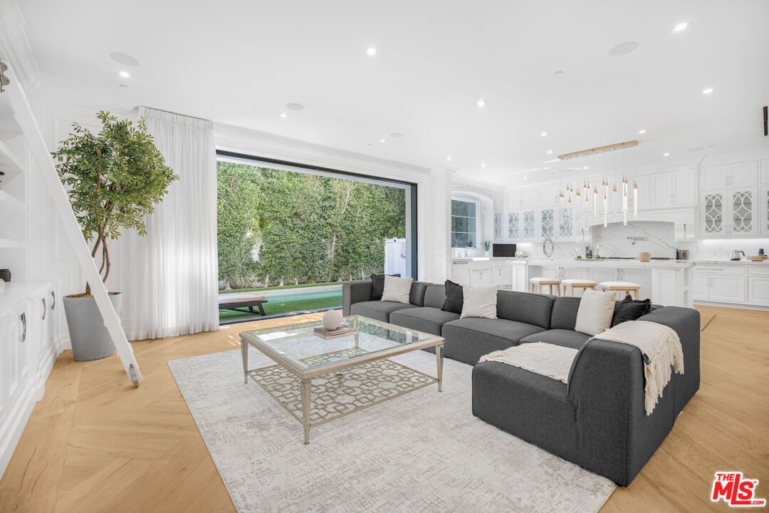 Interior, Kitchen, Living room, Pendant Lights, Recessed Lighting, Wood Texture Flooring