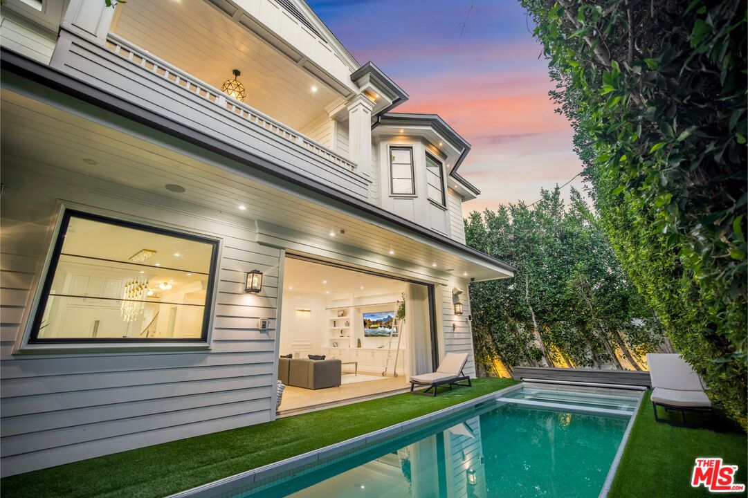 Exterior, Pool