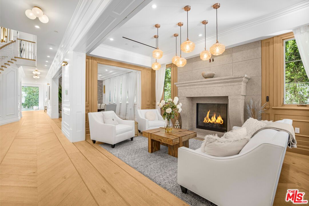 Fireplace, Interior, Living room, Pendant Lights, Recessed Lighting, Wood Texture Flooring