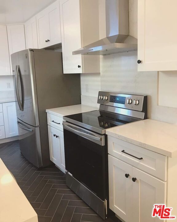 Interior, Kitchen, Washer, Wood Texture Flooring