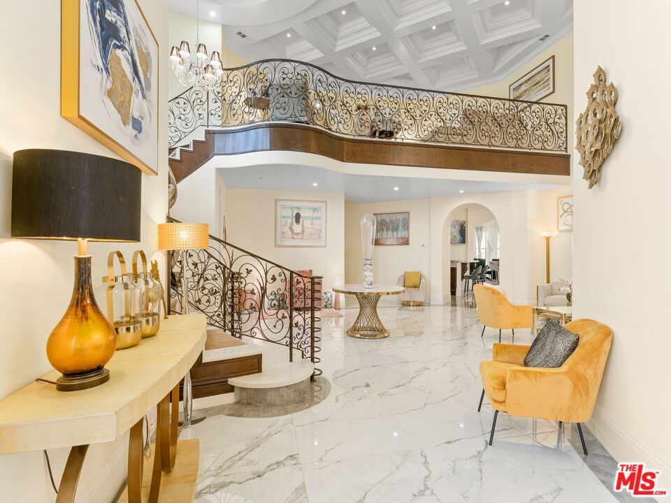 Chandelier, Interior, Marble, Piano, Recessed Lighting