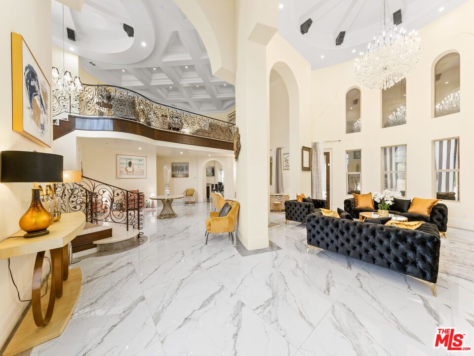 Chandelier, Interior, Living room, Marble, Recessed Lighting