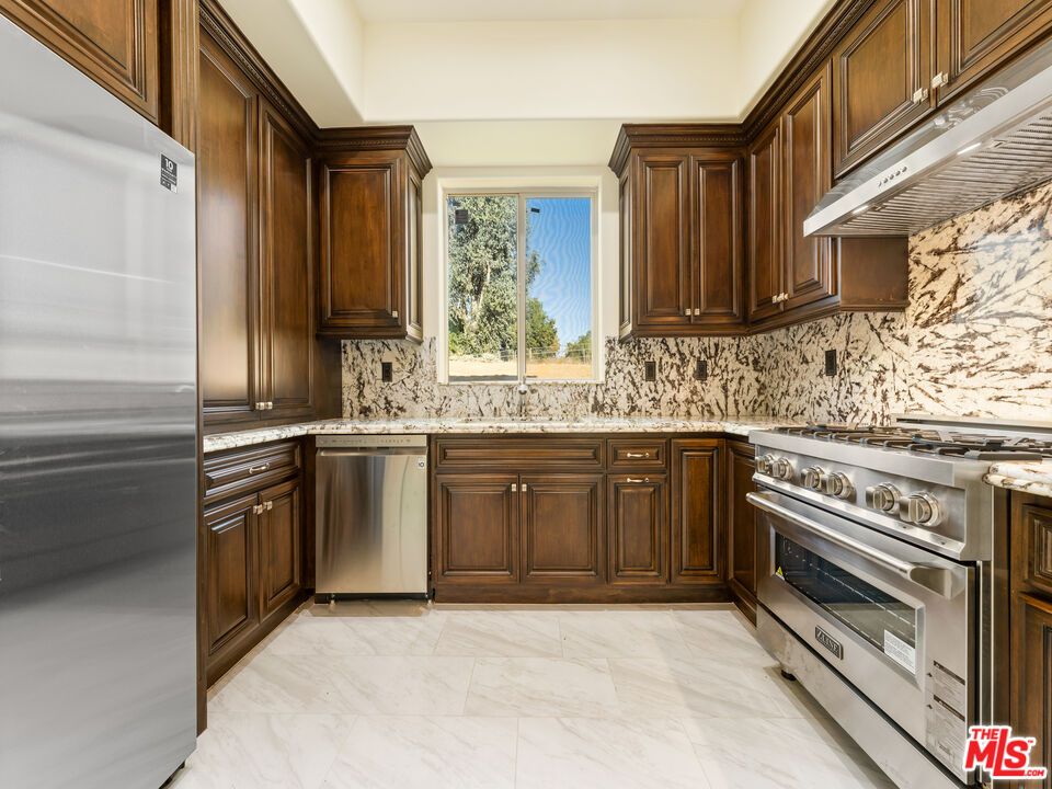 Interior, Kitchen, Marble, Stainless Steel Appliances