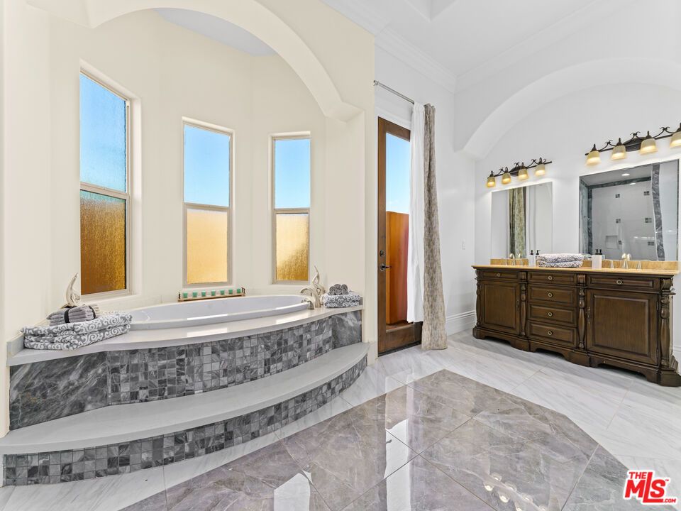 Bathroom, Dual Sink Vanities, Interior