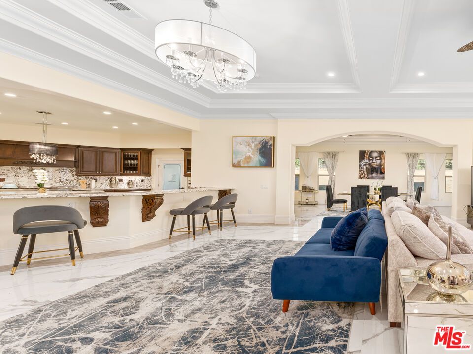 Chandelier, Dining room, Interior, Kitchen, Living room, Marble, Pendant Lights, Recessed Lighting