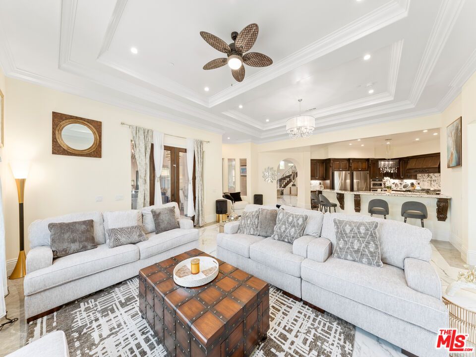Chandelier, Interior, Kitchen, Living room, Pendant Lights, Recessed Lighting, Stainless Steel Appliances