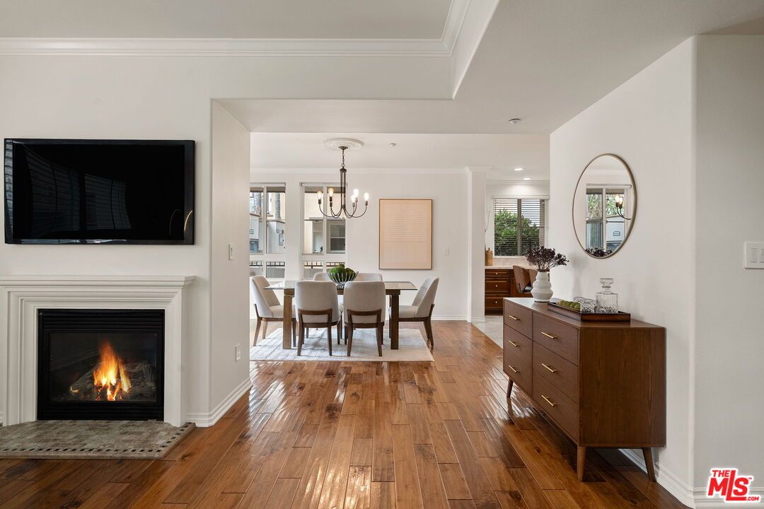 Chandelier, Dining room, Fireplace, Interior, Recessed Lighting, Wood Texture Flooring