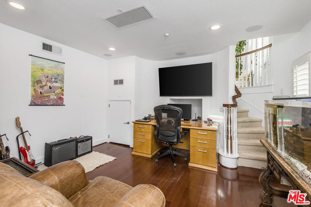 Home Office, Interior, Recessed Lighting, Wood Texture Flooring