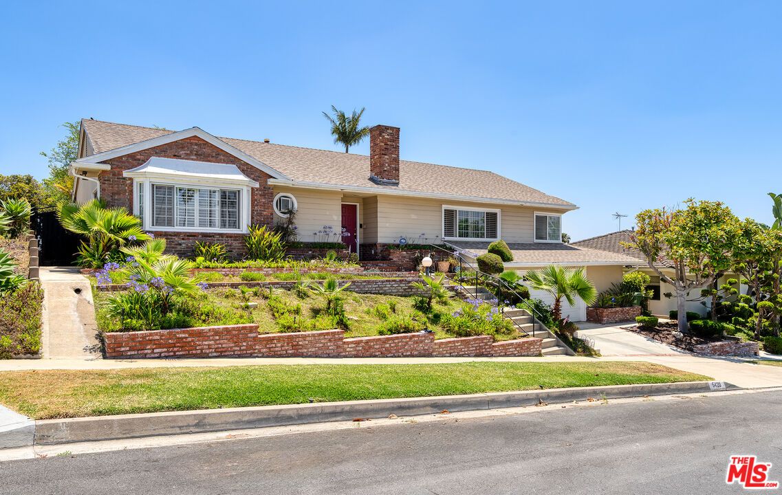Exterior, Facade, Brick Facade, Ranch