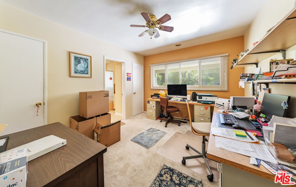 Home Office, Interior