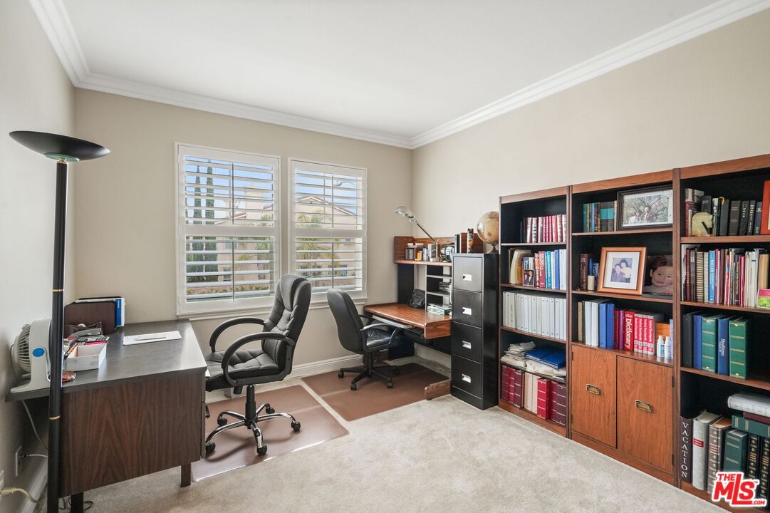 Home Office, Interior