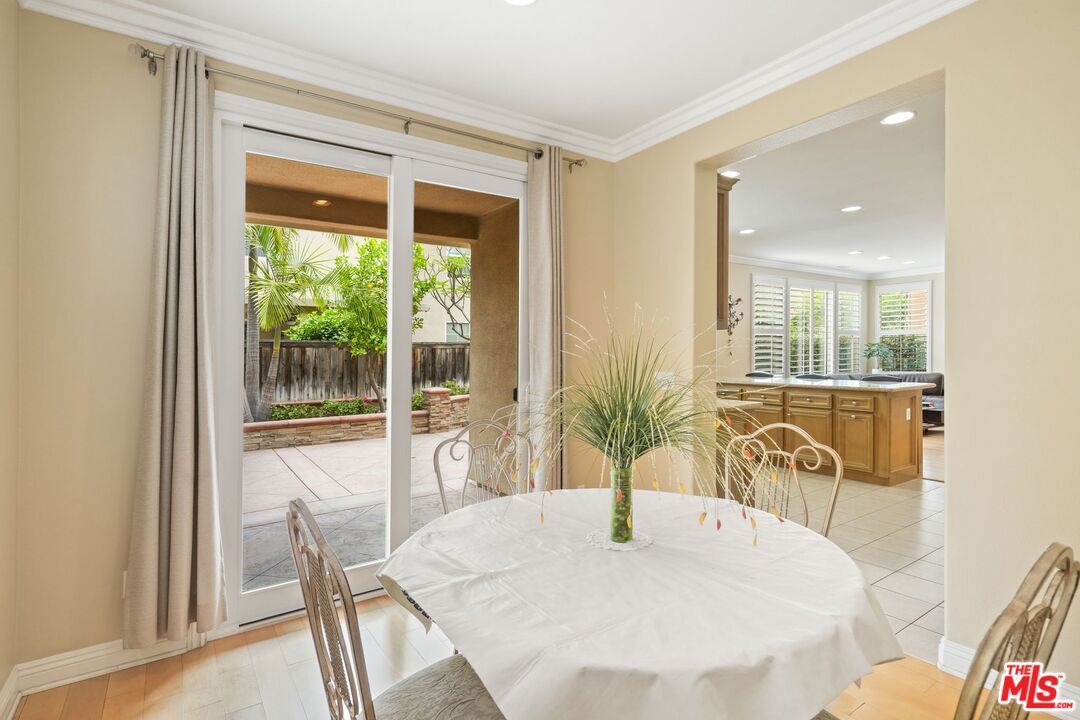 Dining room, Interior, Recessed Lighting