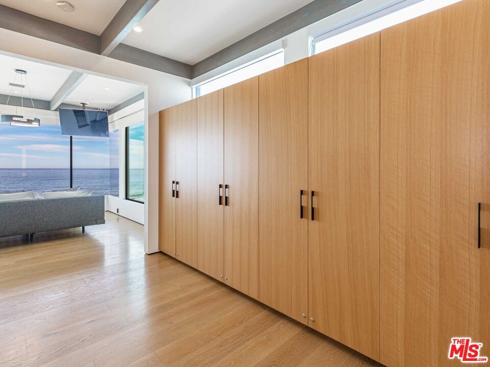 Interior, Recessed Lighting, Water, Wood Texture Flooring