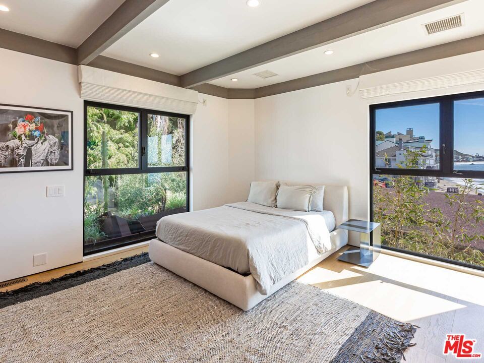 Bedroom, Interior, Recessed Lighting, Water