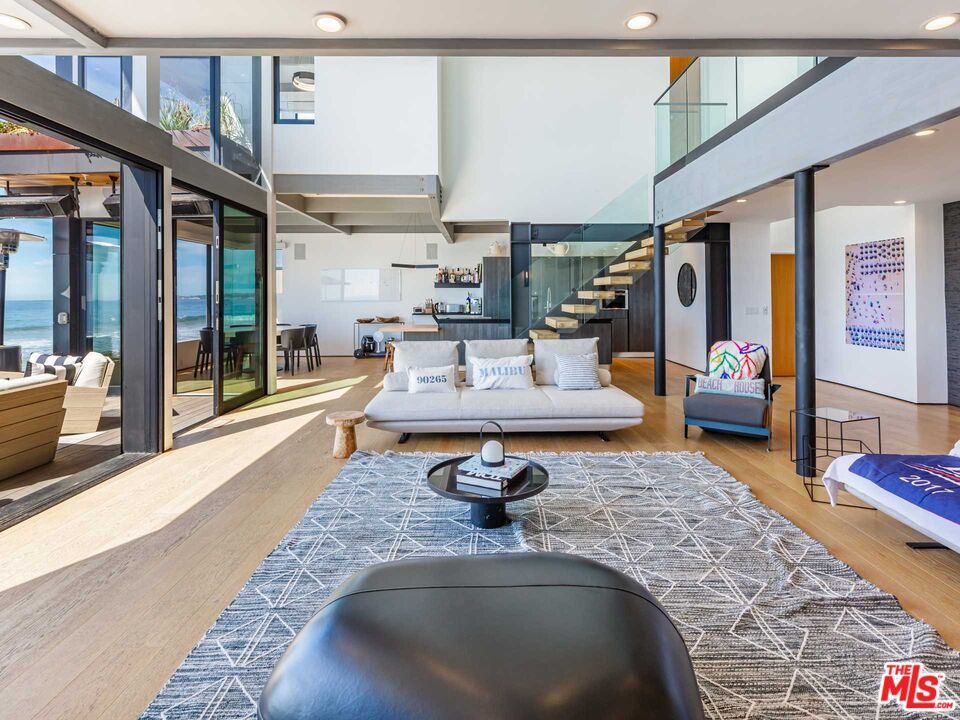 Interior, Living room, Recessed Lighting, Water, Wood Texture Flooring