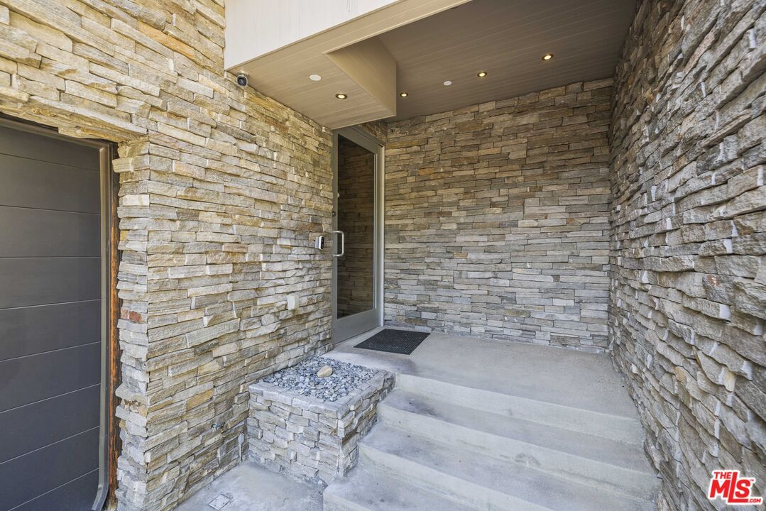 Exterior, Recessed Lighting