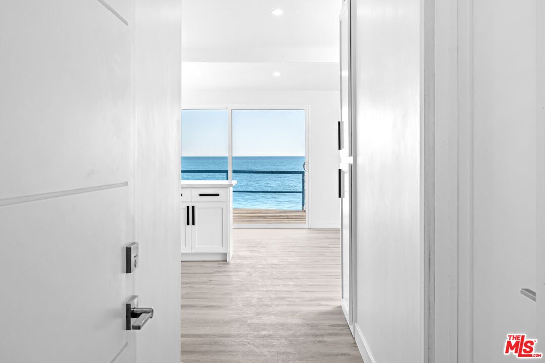Interior, Recessed Lighting, Water, Wood Texture Flooring