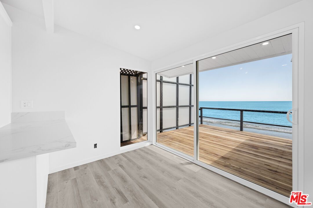 Interior, Recessed Lighting, Water, Wood Texture Flooring