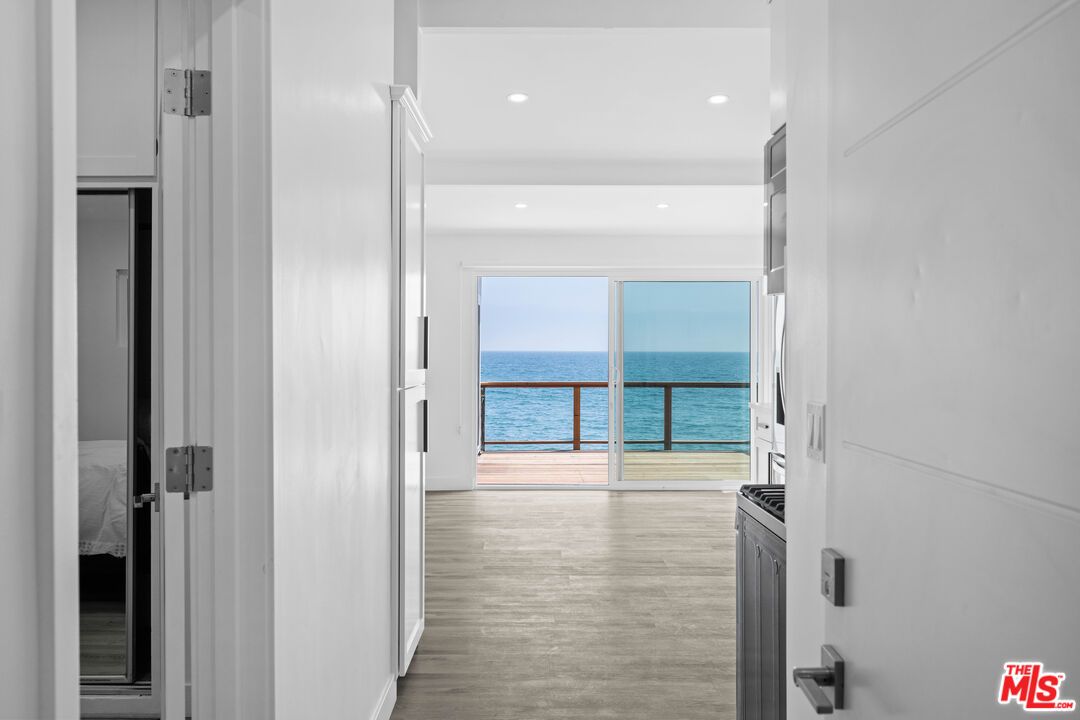 Interior, Recessed Lighting, Water, Wood Texture Flooring