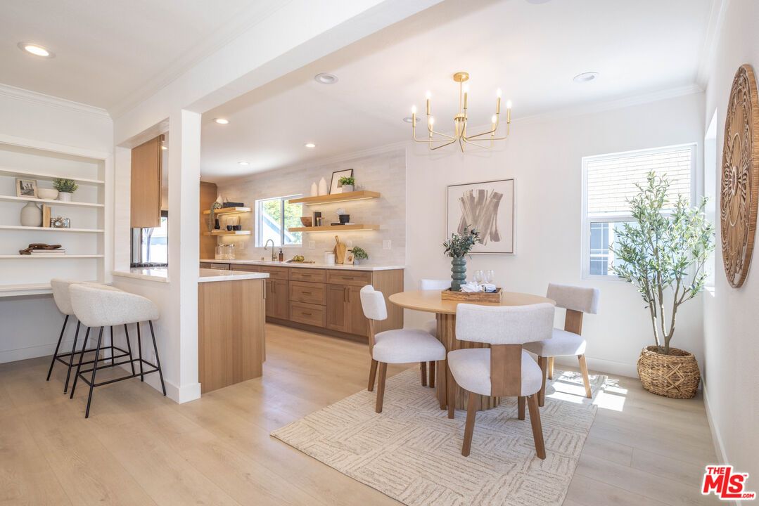 Chandelier, Dining room, Interior, Kitchen, Pendant Lights, Recessed Lighting, Wood Texture Flooring