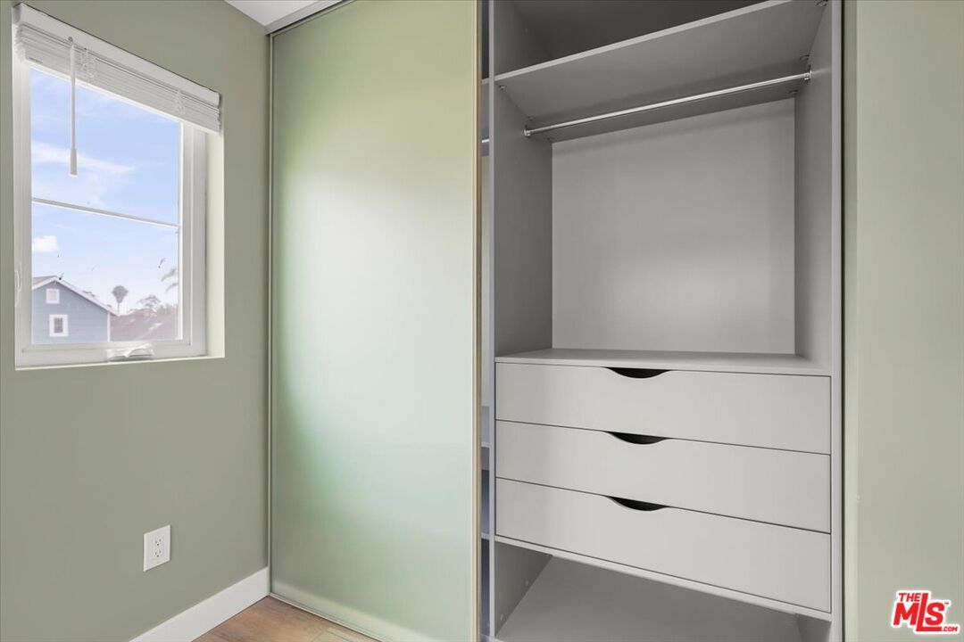 Interior, Walk-in Closets, Wood Texture Flooring