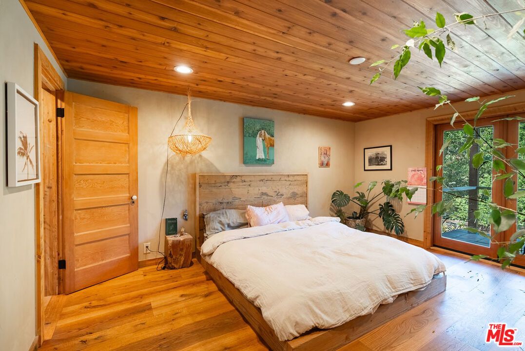 Bedroom, Interior, Pendant Lights, Recessed Lighting, Wooden Ceilings, Wood Texture Flooring