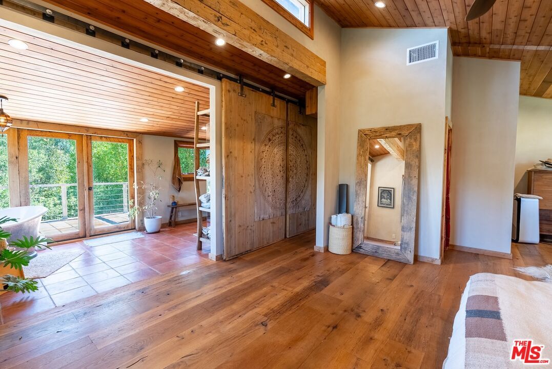 Empty room, Interior, Recessed Lighting, Wooden Ceilings, Wood Texture Flooring, Wooden Walls