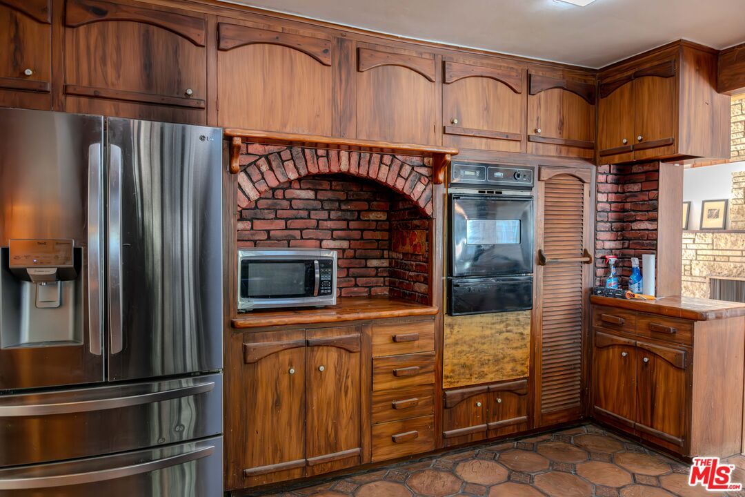 Fireplace, Interior, Kitchen