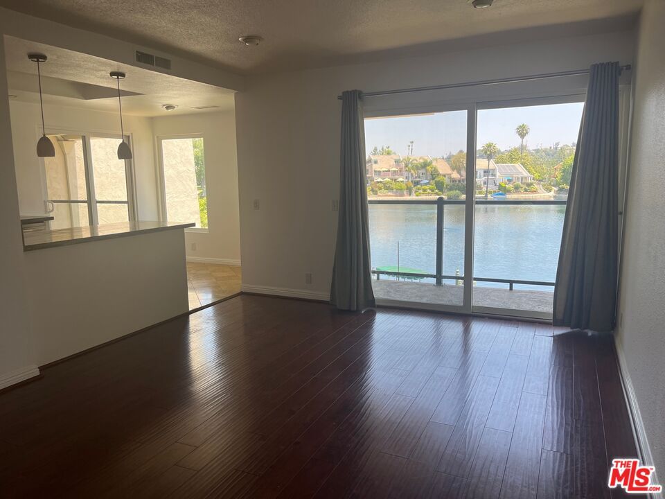 Empty room, Interior, Pendant Lights, Water, Wood Texture Flooring