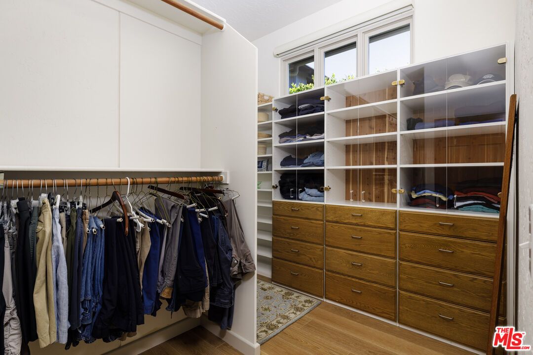 Interior, Walk-in Closets, Wood Texture Flooring