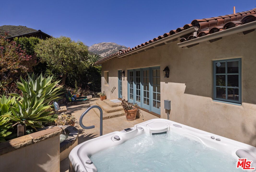 Exterior, Hot Tub
