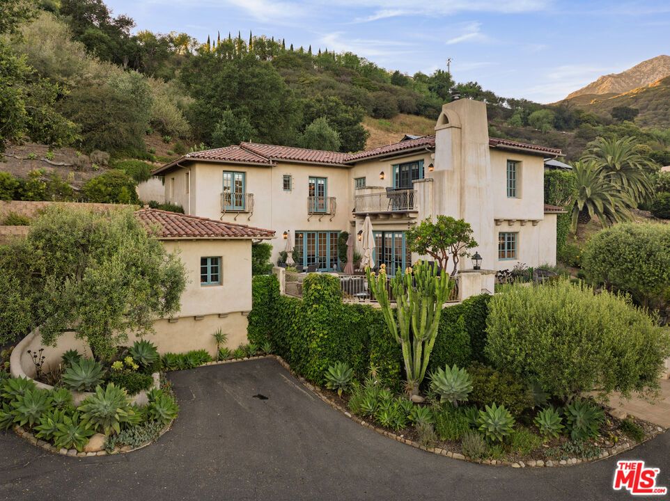 Backyard, Exterior, Facade, Mediterranean