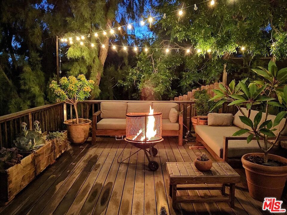Exterior, Wood Texture Flooring