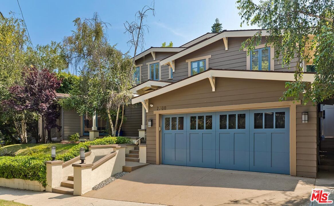 Attached, Exterior, Facade, American Craftsman