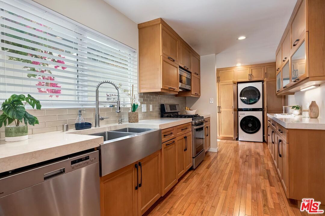 Interior, Kitchen, Recessed Lighting, Stainless Steel Appliances, Washer, Wood Texture Flooring