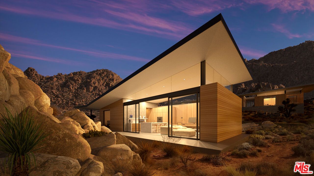 Backyard, Exterior, Facade, Modern