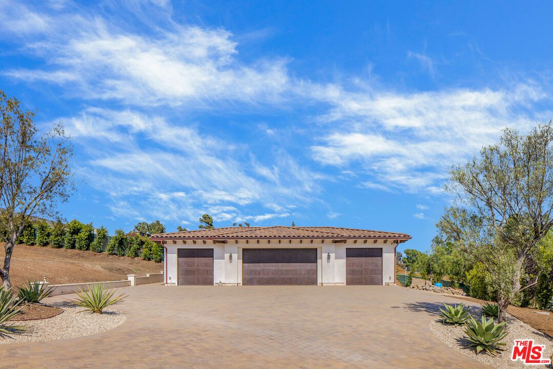 Backyard, Detached Garage, Exterior
