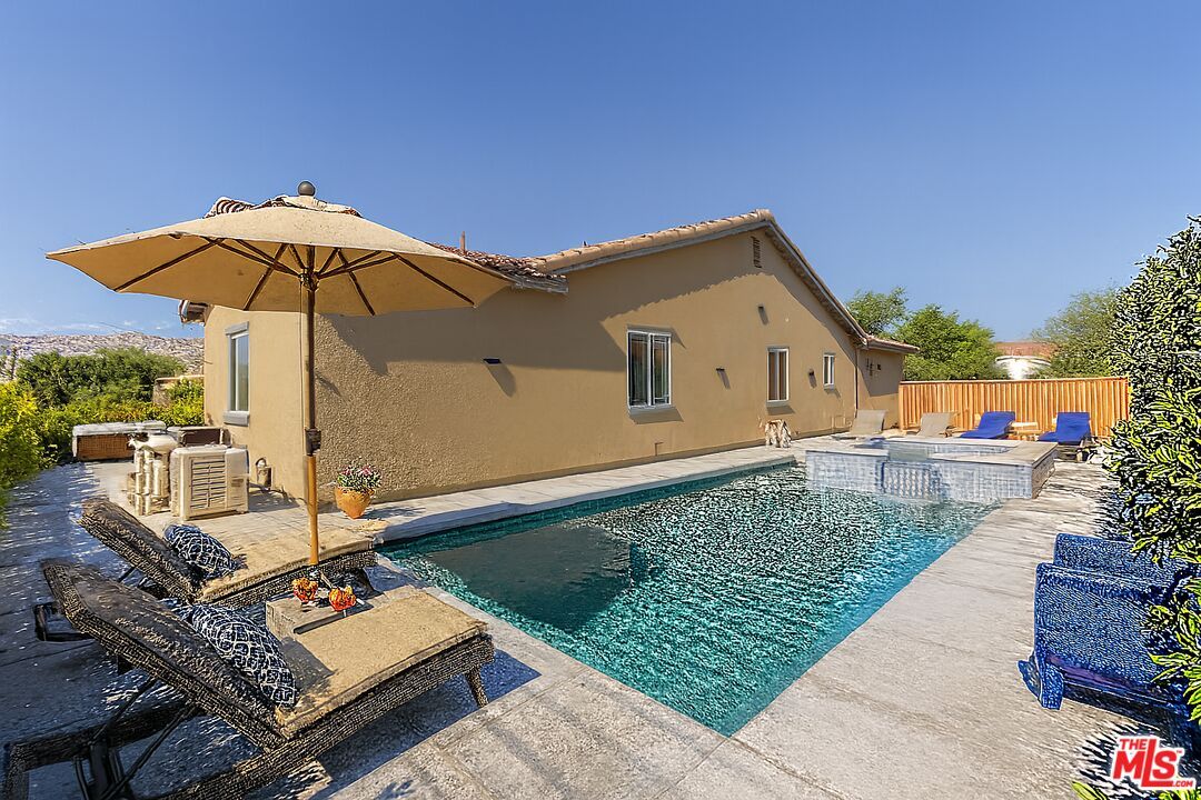 Exterior, Outdoor Kitchen, Pool