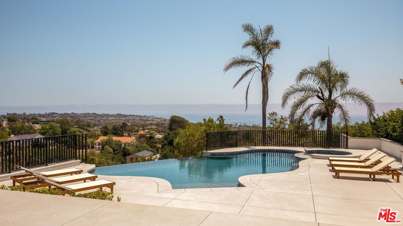 Exterior, Pool, Water