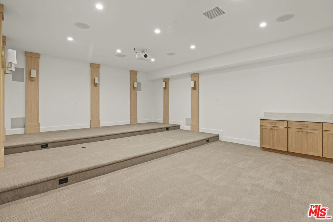Empty room, Interior, Recessed Lighting