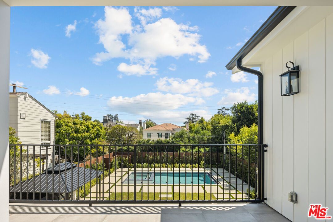 Exterior, Pool, Other