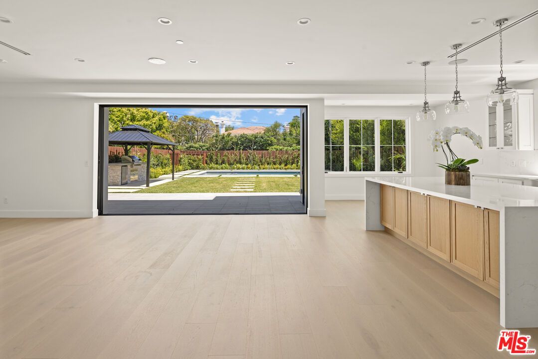 Interior, Pendant Lights, Recessed Lighting, Wood Texture Flooring