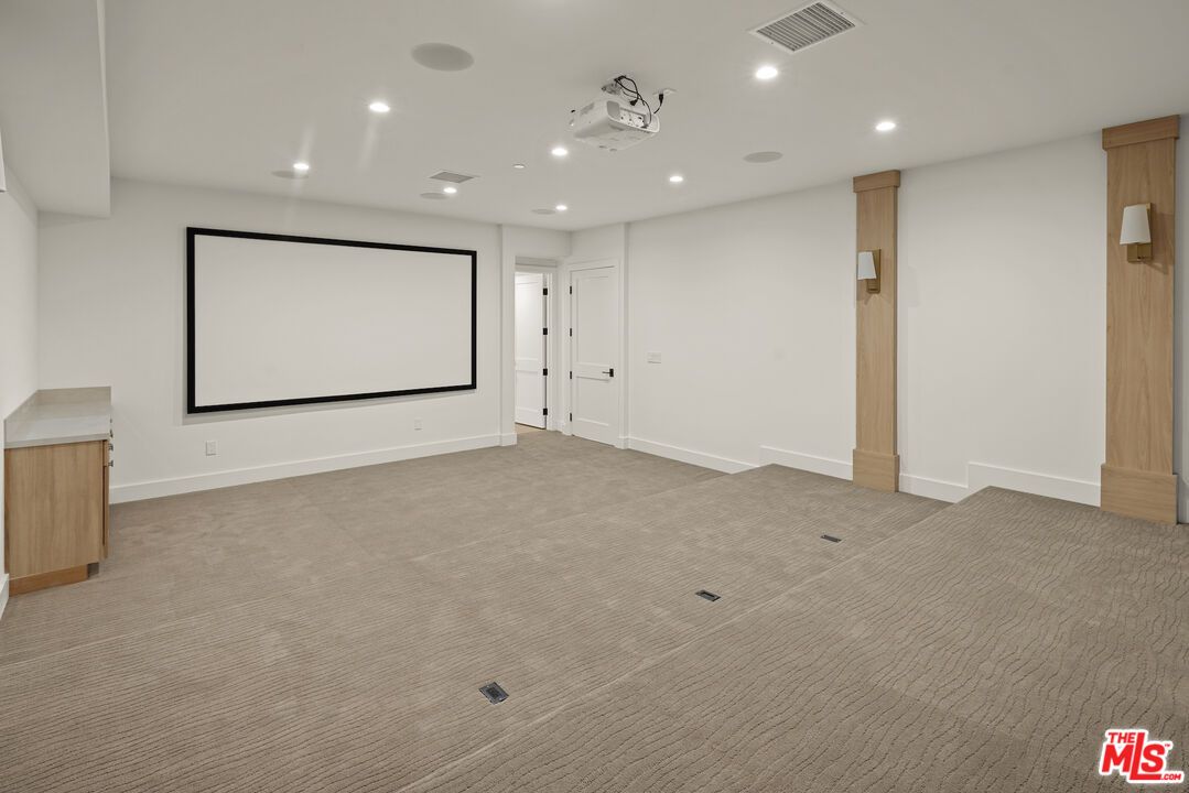 Empty room, Interior, Projection Screen, Recessed Lighting