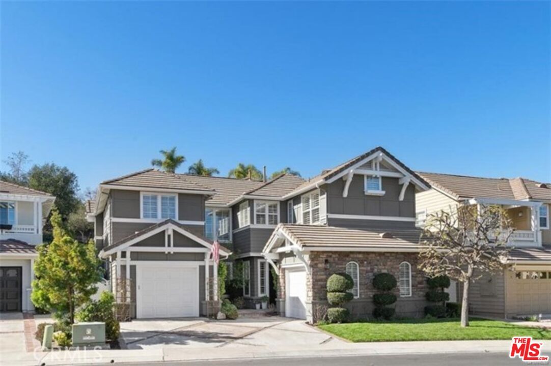 Attached, Exterior, Facade, American Craftsman