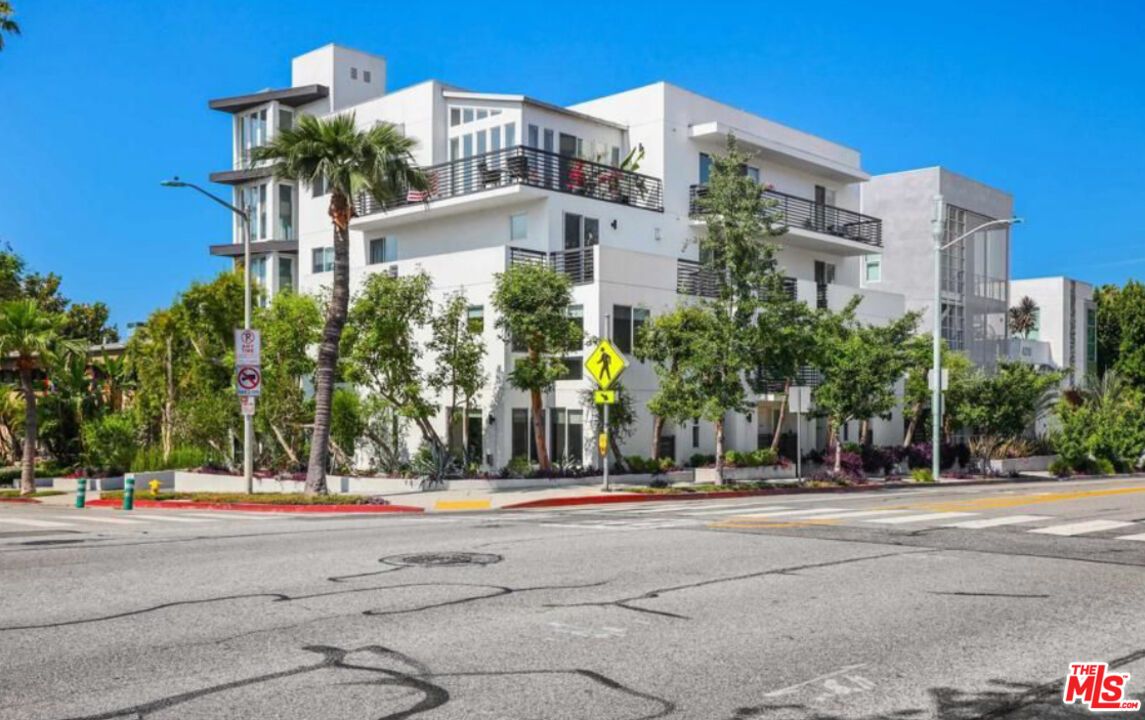 Exterior, Facade, Condo Building