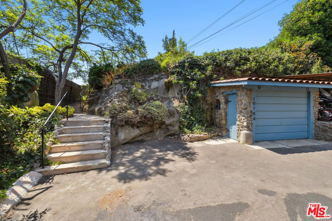 Detached Garage, Exterior