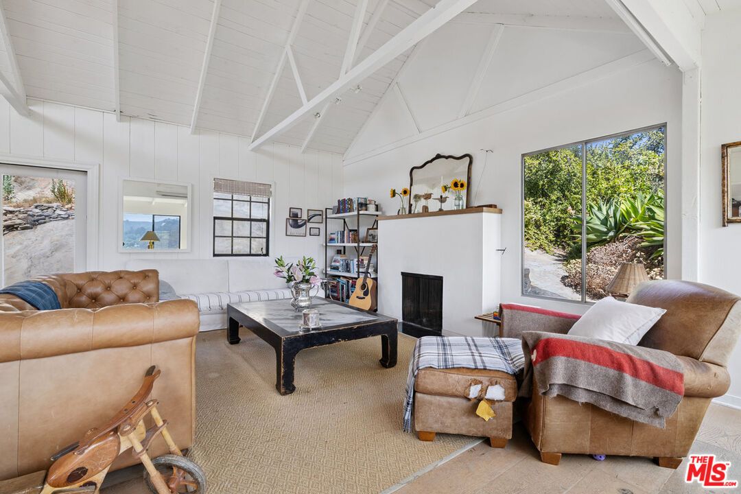 Fireplace, Interior, Living room